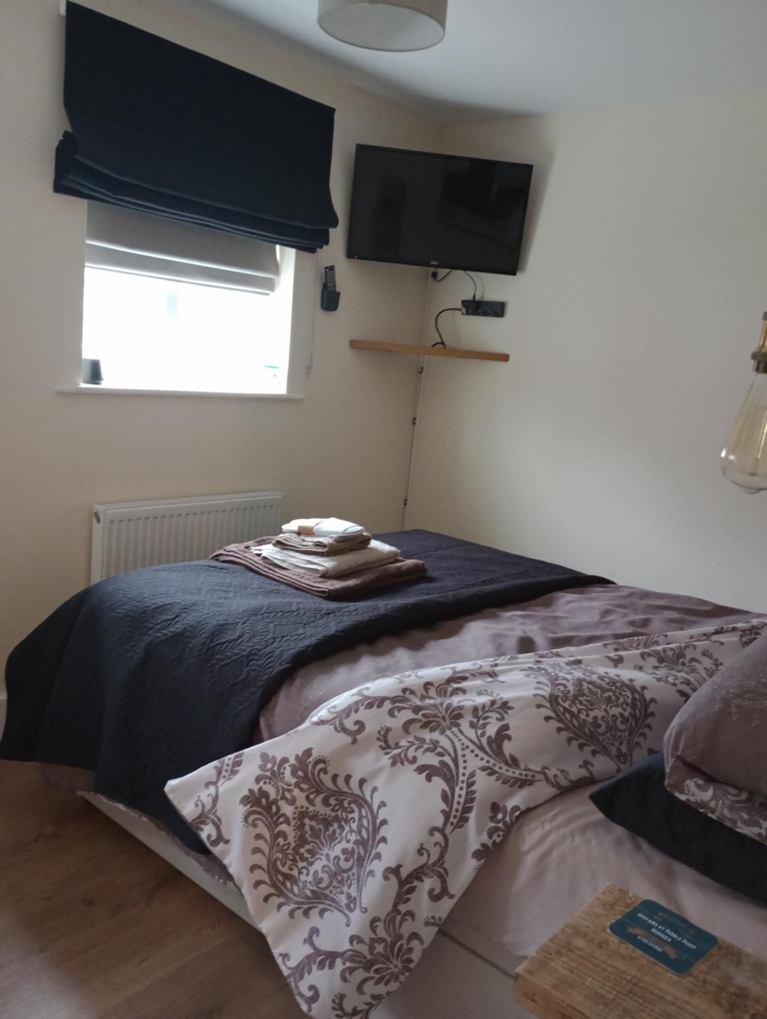 ホーンジー Upstairs At Pebble Point Bed & Breakfast エクステリア 写真